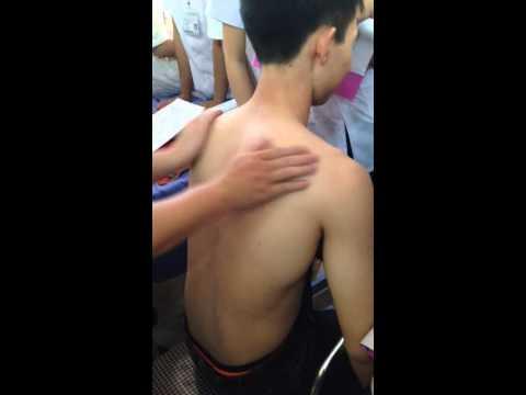 Xoa bóp cổ vai phục hồi chức năng